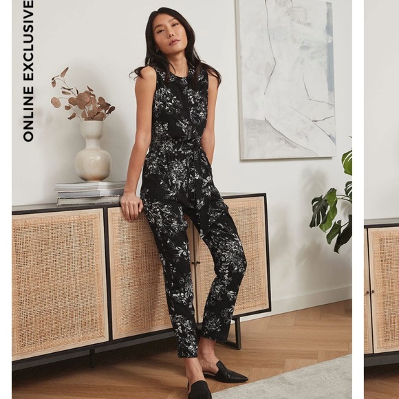 RW&Co Sleeveless Crew-Neck Jumpsuit With Buttoned Placket Sz S - Picture 1 of 5